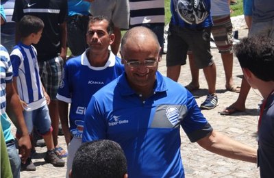 Após viagem, Oliveira Canindé volta a comandar os treinamentos no CSA