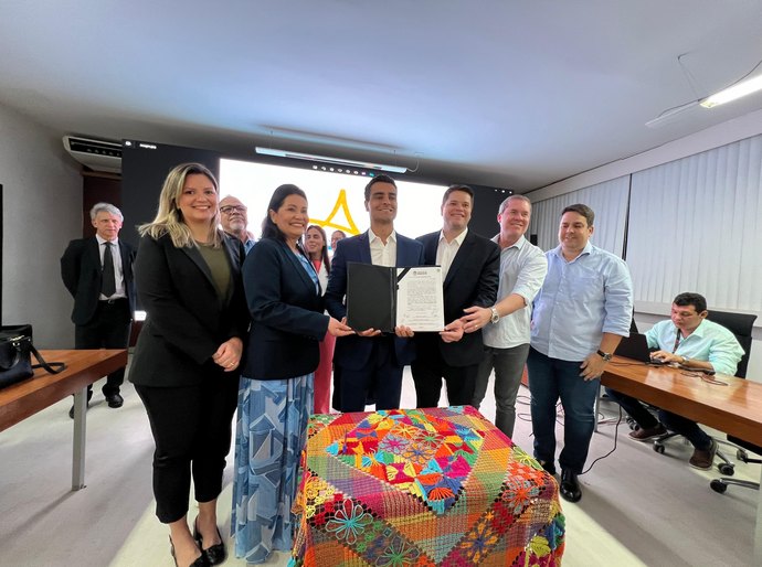 Davi Davino Filho assina Certidão de Viabilidade Técnica para construção da nova sede da Funbrasil