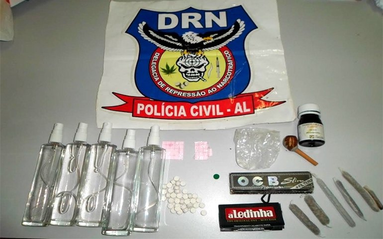 Delegacia de Repressão ao Narcotráfico fiscaliza festa rave em Maceió