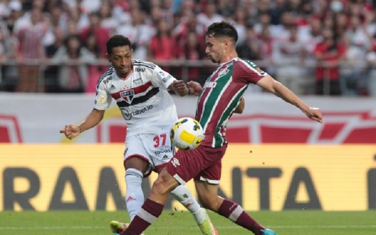 São Paulo e Fluminense empatam em jogo com primeiro tempo eletrizante