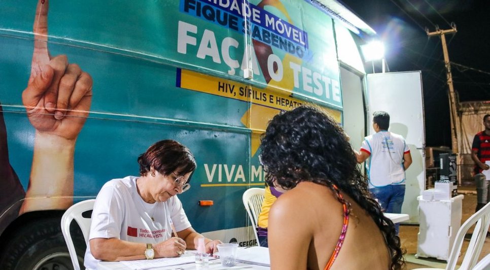Unidade móvel oferta testes rápidos de HIV e hepatites em Aracaju nesta sexta-feira