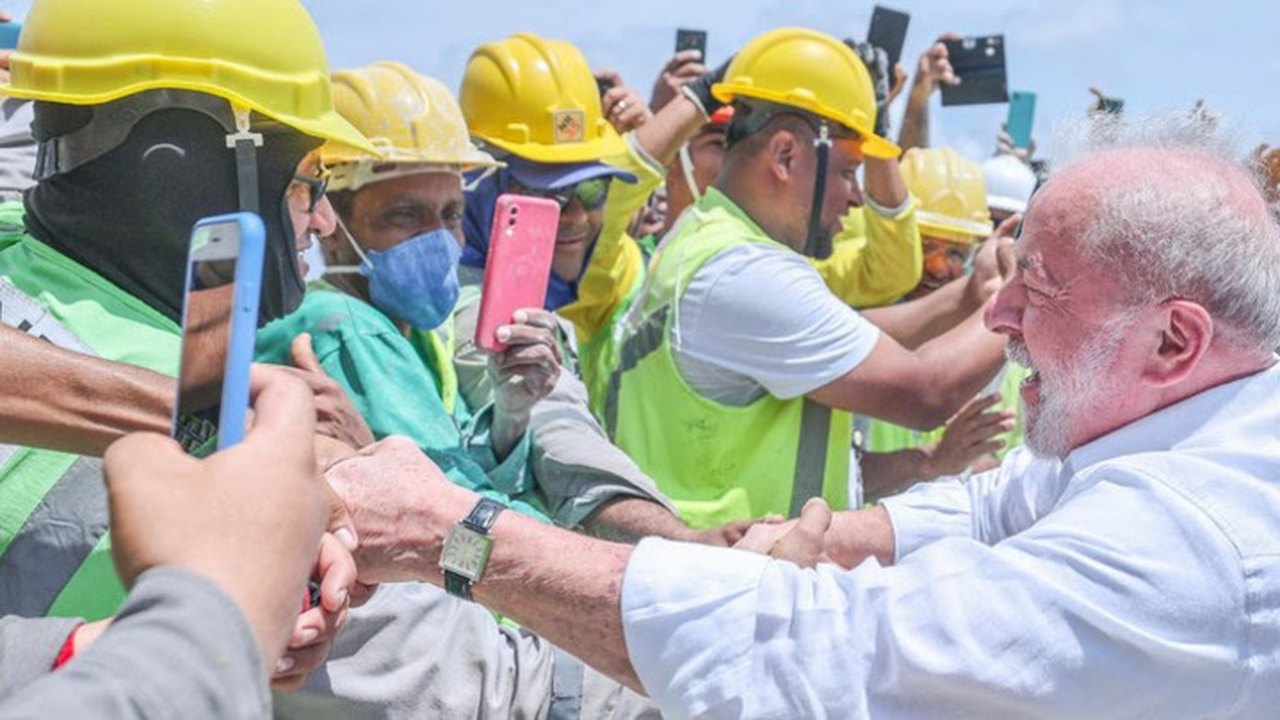 Presidente anuncia salário mínimo de R＄ 1.320 a partir de maio e isenção do IR para quem recebe até R＄ 2.640
