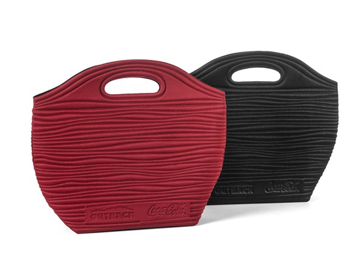 Outback e Coca-Cola presenteiam mães com bolsa térmica personalizada