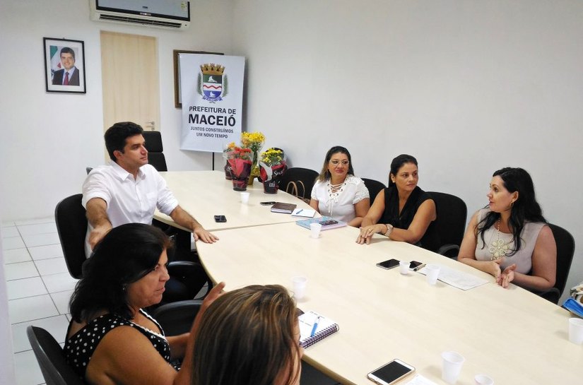Prefeito Rui Palmeira discute cooperação com representantes da Ufal