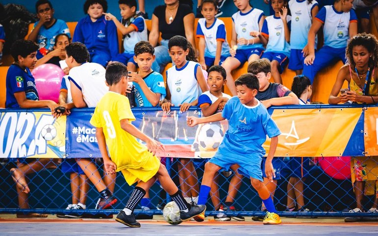Estudantes lotam Ginásio Tenente Madalena nas finais dos Jogos Municipais