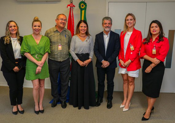 OAB/AL discute atendimento a mulheres vítimas de violência com o governo do Estado