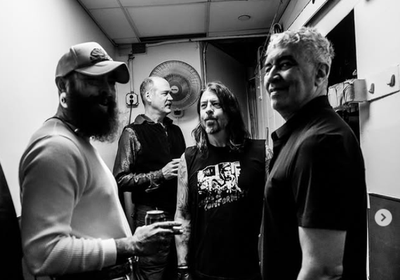 Nirvana se reúne com Post Malone nos vocais para performance especial