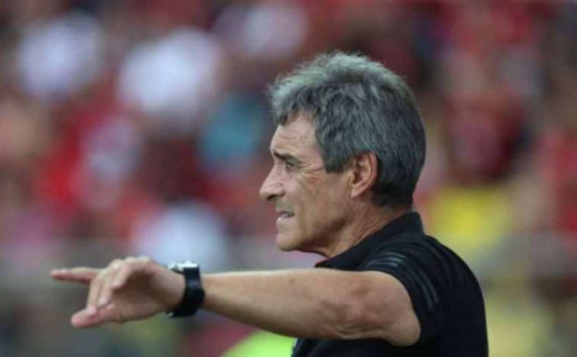 Carpegiani enxerga o Flamengo com mais de 11 titulares no momento