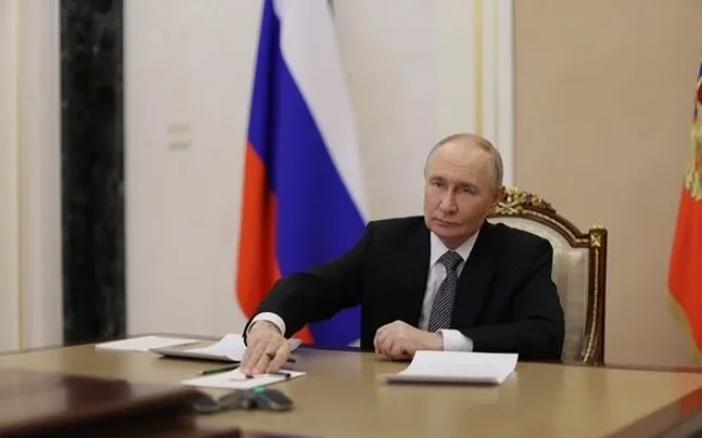 Putin ameaça eliminar ameaças à Rússia e alerta para riscos de conflito