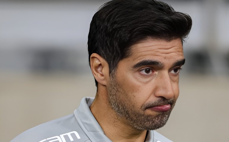 Abel Ferreira reclama de arbitragem após Palmeiras perder para o Flamengo: 'Mais um pênalti não marcado'