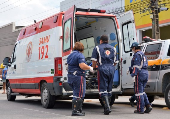 Acidente entre carro e moto deixa um ferido em Maceió