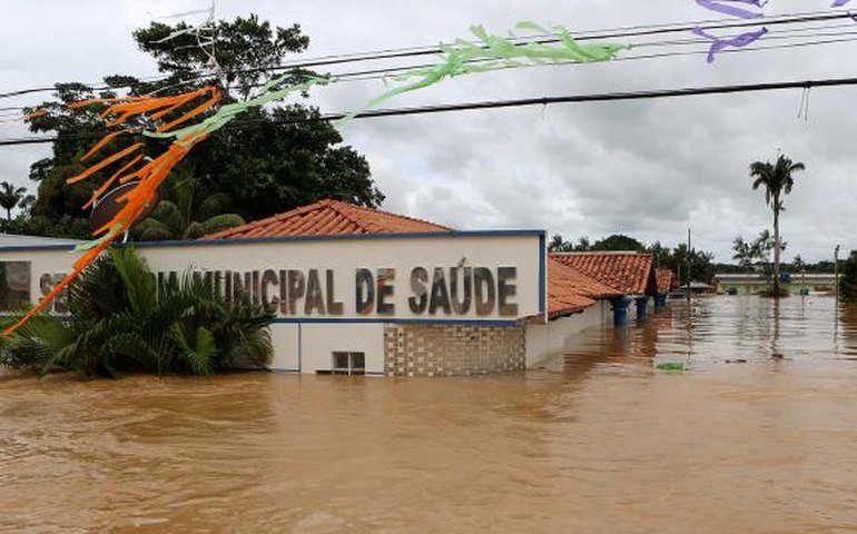 Cheia do Rio Acre continua aumentando e prejudica 87 mil pessoas