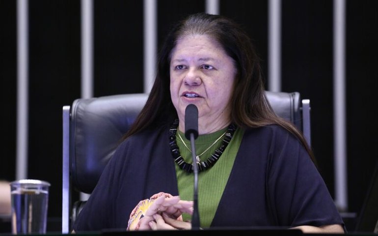 Comissão aprova prioridade no Bolsa Família para mulher vítima de violência doméstica