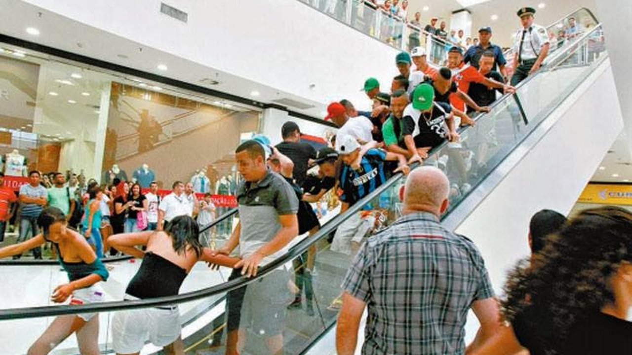 Autorização a rolezinhos levou shopping a fechar portas