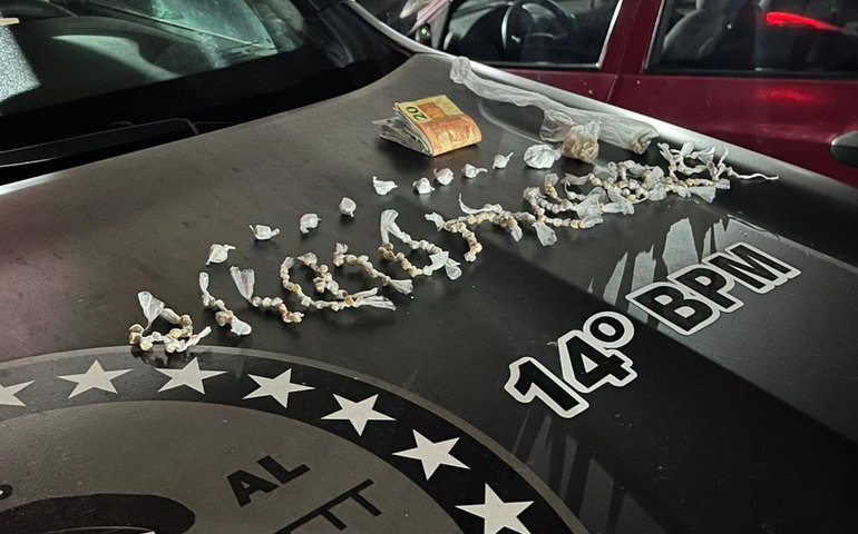 Homem é preso pela PM com drogas em Messias