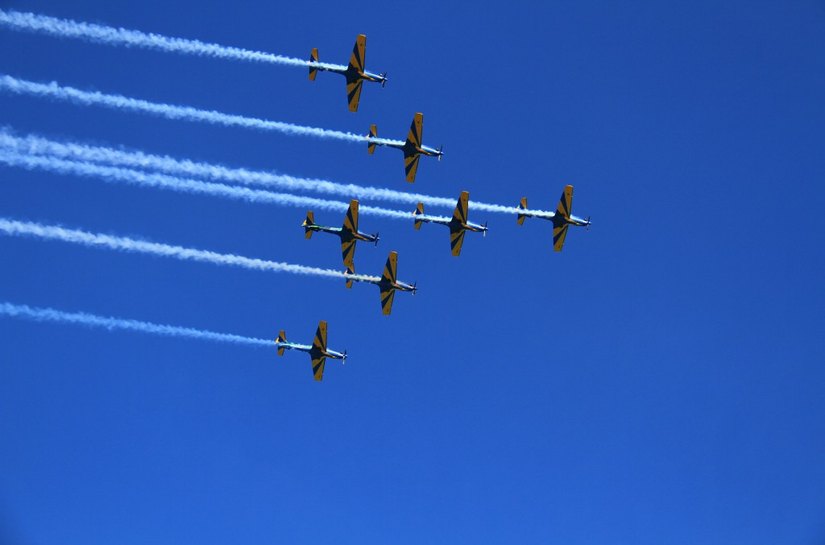Esquadrilha da Fumaça dá show no céu de Maceió