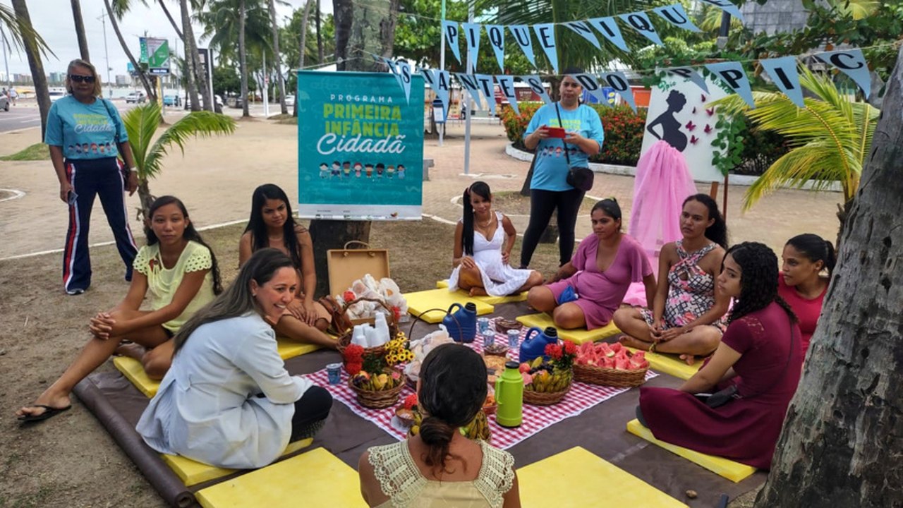 Gestantes do Programa Primeira Infância Cidadã participam de piquenique na Orla da Ponta Verde