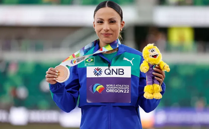 Letícia Oro Melo vibra com bronze no Mundial e sonha com mais: 'Quero os 7m'