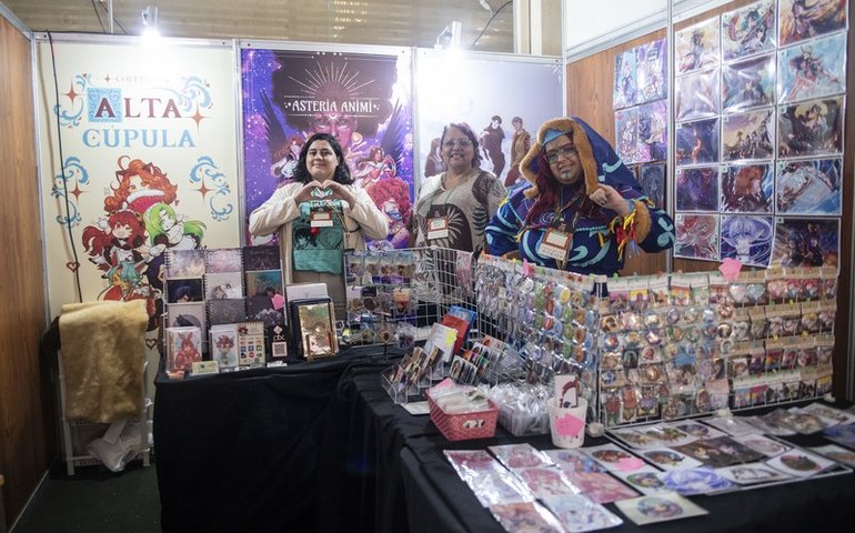 Coletivo transforma estande em vitrine de arte autoral e diversidade