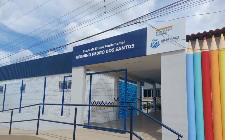 Prefeito entrega a Escola Germino Pedro, no Cangandu, totalmente reformada e modernizada à população