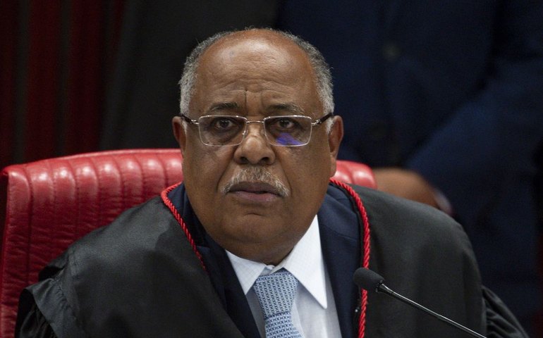 Gonçalves refuta defesa de Bolsonaro e diz que reunião com embaixadores teve caráter eleitoral