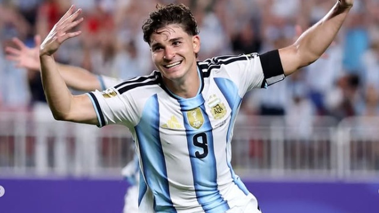 Julián Álvarez retorna aos treinos pelo Atlético de Madrid e dirigente torce por reintegração