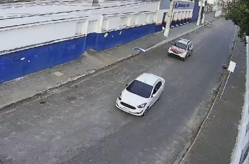 Ação integrada da PM localiza carro roubado e prende suspeitos no Centro de Maceió