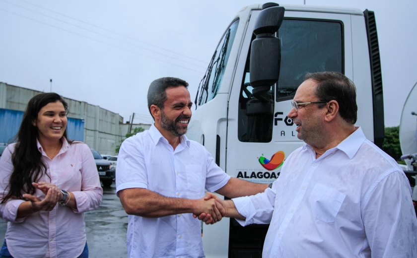 Governador Paulo Dantas entrega veículos do Fortalece Alagoas em Arapiraca