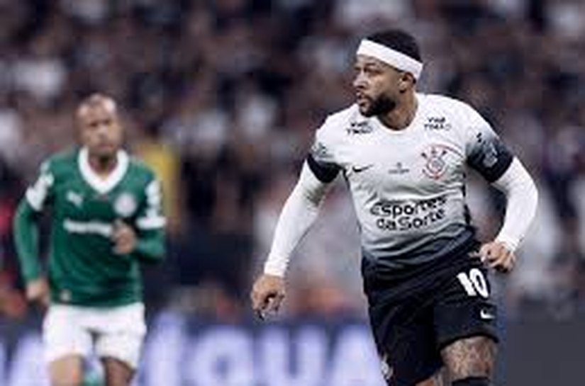 Corinthians diz que Memphis justificou falta a treino e manifestou desejo em permanecer no clube
