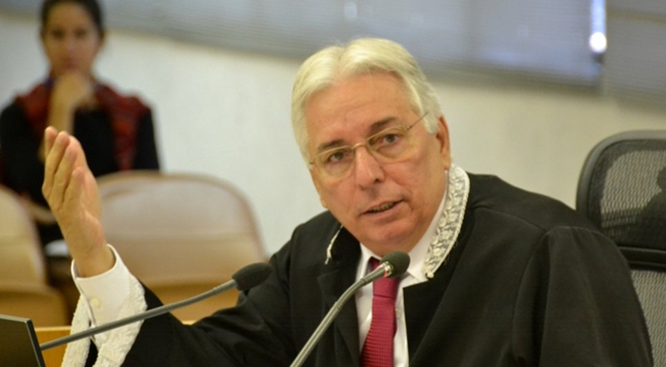 O conselheiro-relator Luiz Augusto Ribeiro (Foto: Rafael Gomes)