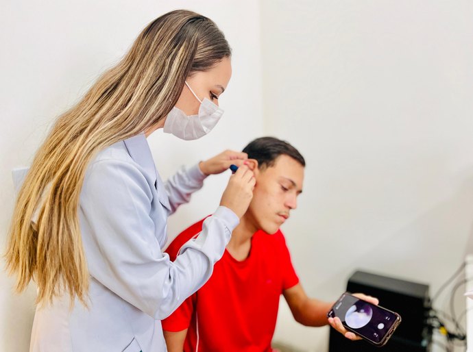 Queda de temperatura aumenta casos de otite em crianças, alerta especialista do Hospital Ib Gatto
