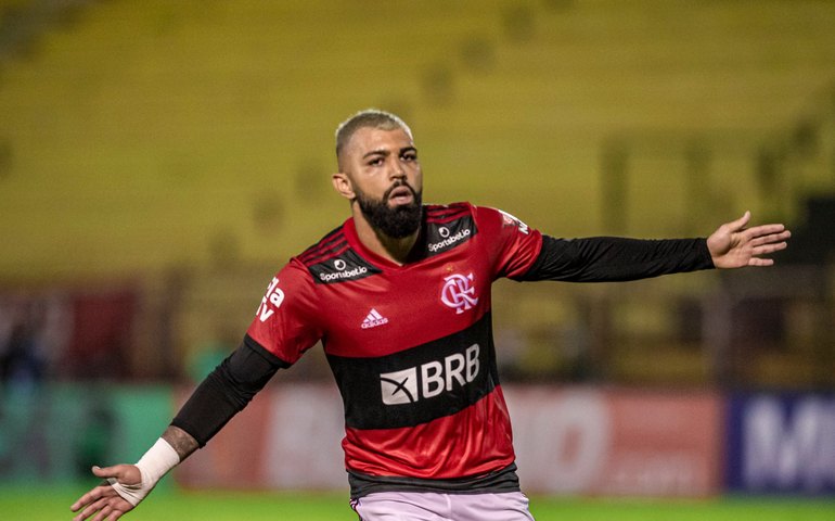 Gabriel ironiza cobrança por pênalti não batido no Flamengo: ‘Gostam de polêmica’