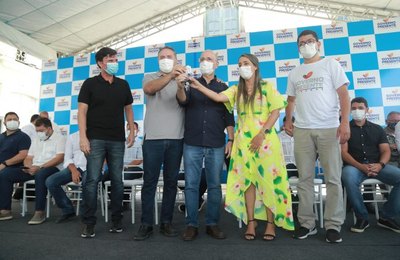 Penedo ganha veículos, obras e mais benefícios do Governo de Alagoas