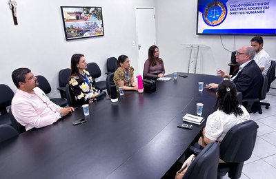 Arapiraca avalia proposta do TJAL para capacitar profissionais em Direitos Humanos