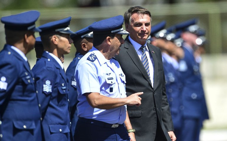 Ex-comandante da FAB confirma alerta de prisão a Bolsonaro por general