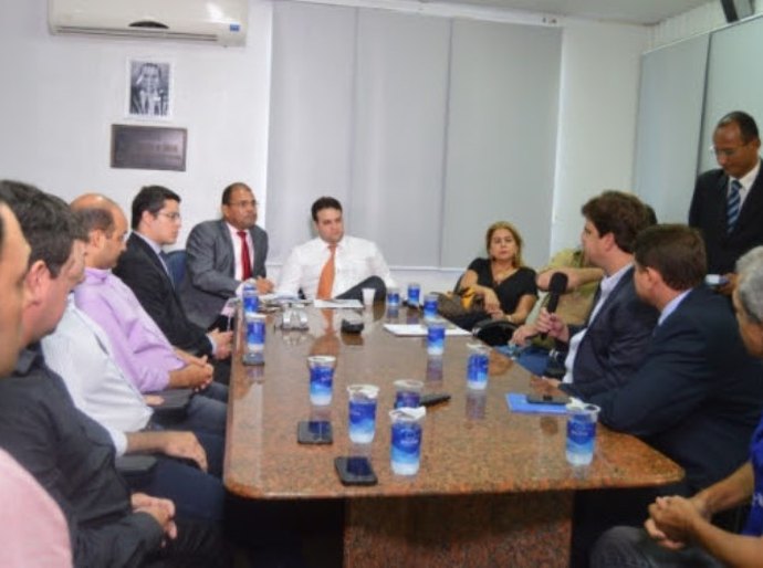 Sindicombustíveis presta esclarecimentos à CEI da Câmara