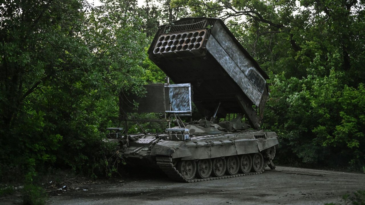 Lança-chamas russo TOS-1A é destaque em avanço militar, aponta imprensa italiana
