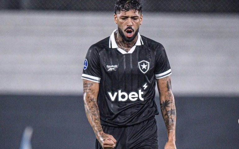 Palmeiras negocia com Alexander Barboza, zagueiro do Botafogo, e pode apresentar proposta
