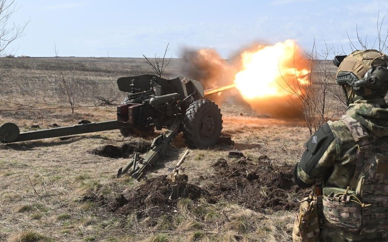 Exército russo atinge trem militar com munição e armas das forças ucranianas, diz MD