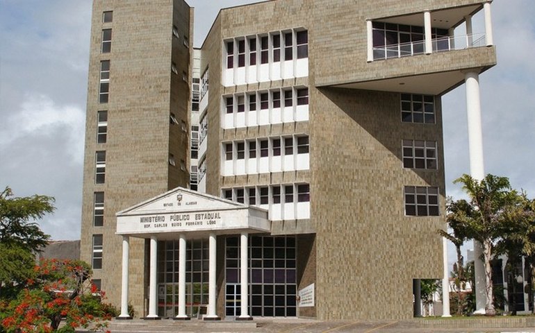 MPE instaura processo administrativo para apurar falta de água e saneamento em escolas