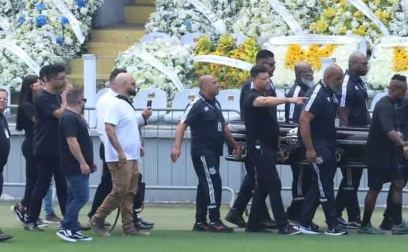 Pelé recebe últimas homenagens e velório termina após Vila receber 230 mil fãs