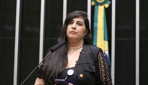 Barbara Penna teve sua casa incendiada e foi atirada do 3º andar pelo seu ex-companheiro / Foto: Ederson Nunes/CMPA