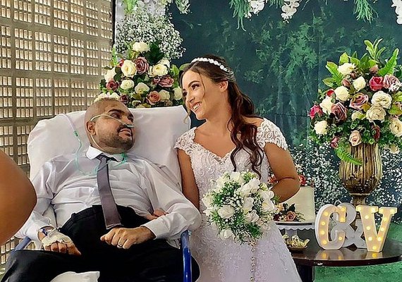 Paciente internado com câncer se casa dentro de hospital no Sertão de Alagoas
