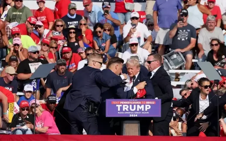 Teorias da conspiração proliferam nas redes depois de atentado contra Trump