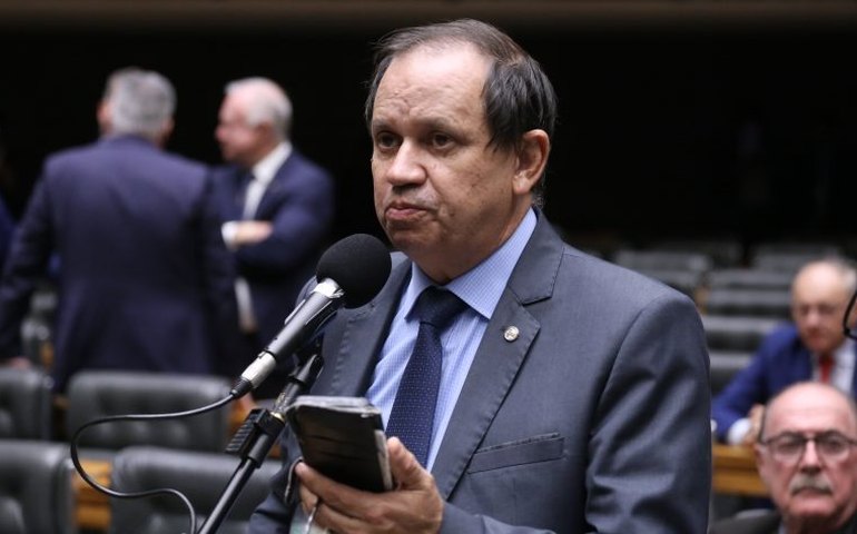 Comissão aprova projeto que proíbe privatização de praias e cobrança de pedágio em orlas