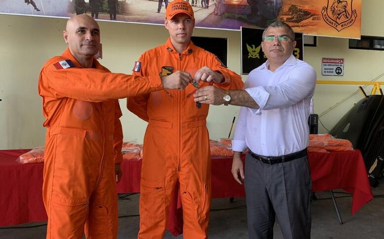 Corpo de Bombeiros entrega equipamentos e veículos para bombeiros integrantes do grupo aéreo