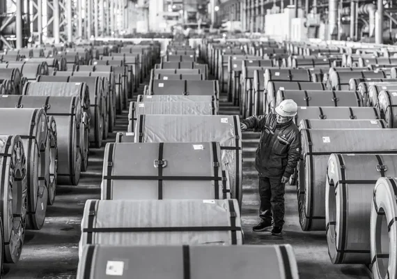 China suspende aprovação de novas usinas siderúrgicas devido ao excesso de oferta
