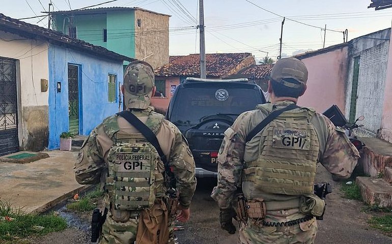 Operação da PF combate o tráfico de drogas em Pescaria, no litoral norte de Maceió