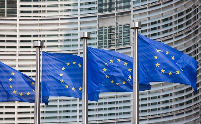UE multa Amazon em 746 milhões de euros por violações relacionadas à publicidade