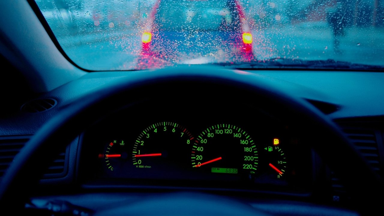 Conduta inadequada dos motoristas em clima chuvoso causa acidentes